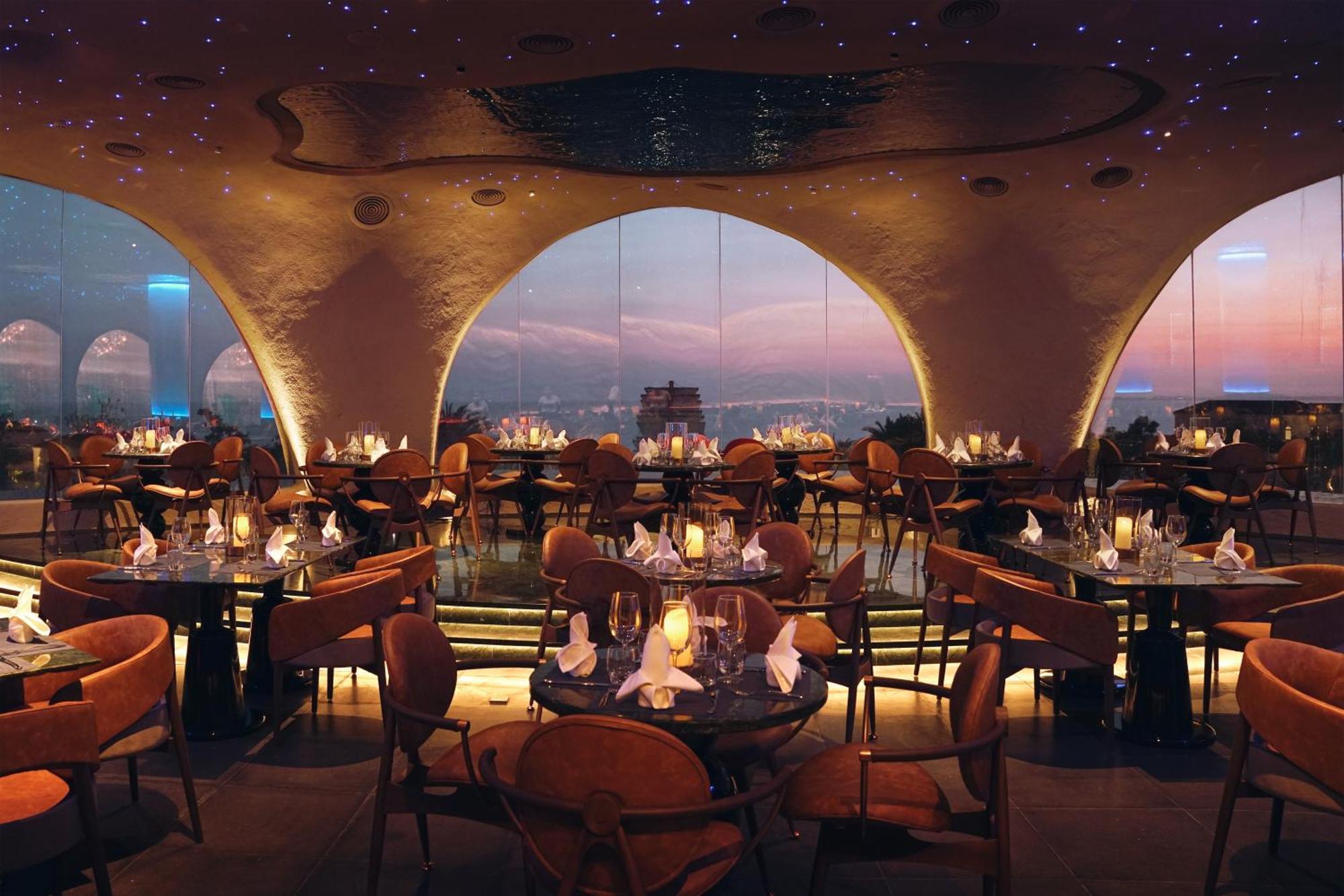 Centara Mirage Resort Mũi Né Buitenkant foto The restaurant